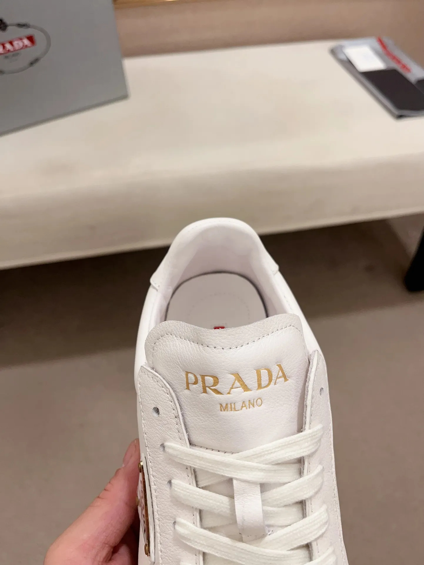 Men's Men's Shoes 💰 500💰 ✔️✔️✔️Higher version High-quality new PRADA (Prada) counters are launched simultaneously. The new men's shoes and 😘fabrics are made of high-tech glue-making technology. Lining: Full cowhide lining. 👍🏿 High-end ☄️ air-cushion molded anti-slip rubber outsole, exquisite lines, simple and elegant, comfortable and high-end for leisure travel. Code number: 38 to 44 (45 can be customized and cannot be returned or exchanged)